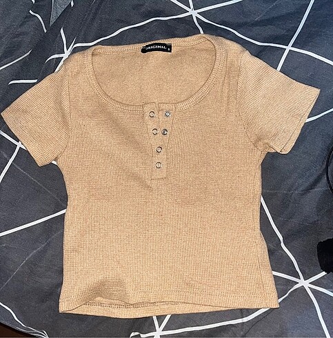 Krem renk crop