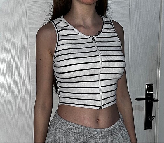 Cizgili siyah beyaz crop