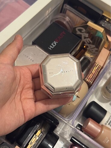 FENTY BEAUTY PUDRA