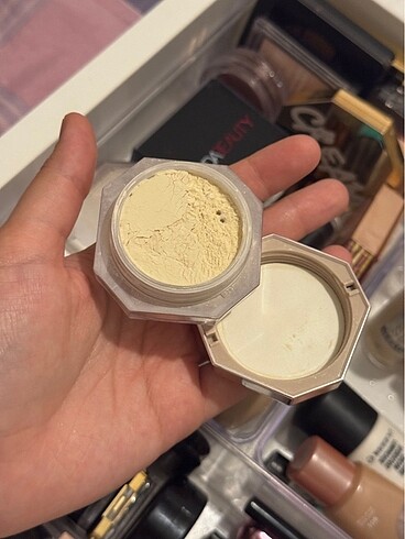  Beden FENTY BEAUTY PUDRA