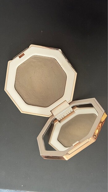 FENTY BEAUTY CREAM AMBER KONTÜR 01