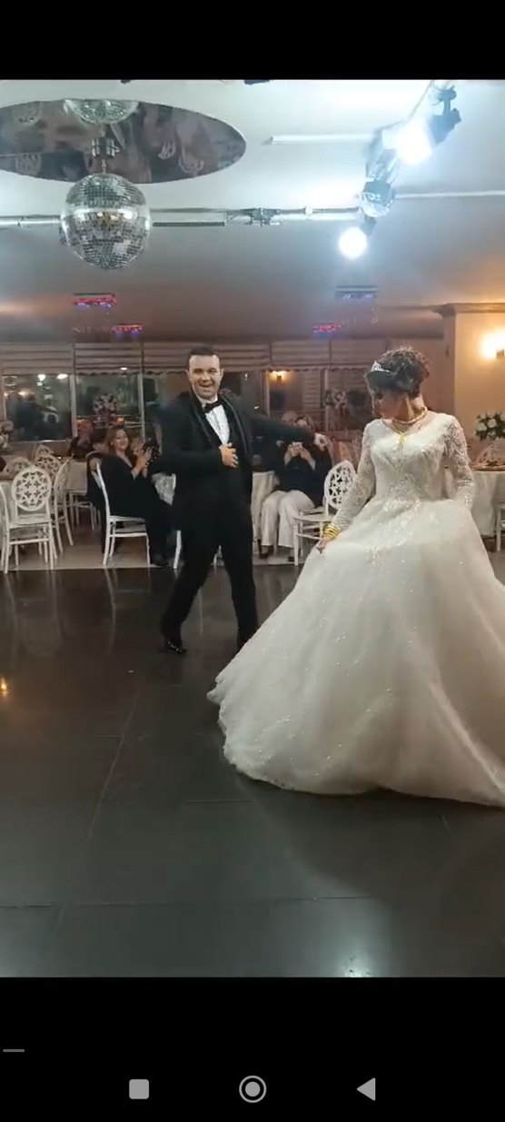 V Yaka Uzun Kollu Prenses Gelinlik - Görsel 3