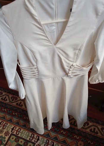 Düğmeli V Yaka Beyaz elbise - Görsel 2