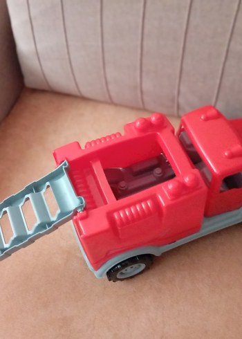 Kırmızı ve Gri Oyuncak İtfaiye Arabası - Görsel 2