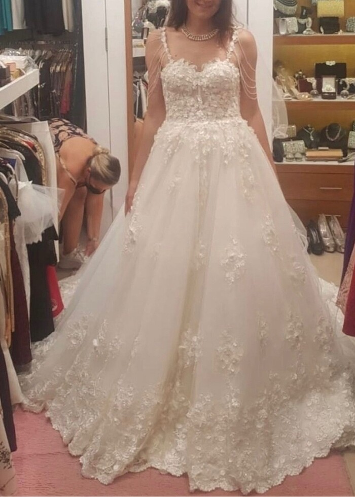 Özel Tasarım Fransız Güpürlü Helen Gelinlik - Görsel 3