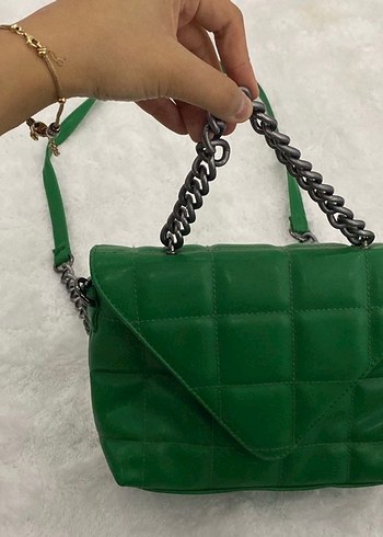 Zincir Detaylı Parlak Yeşil Deri Kadın Çanta - Görsel 2