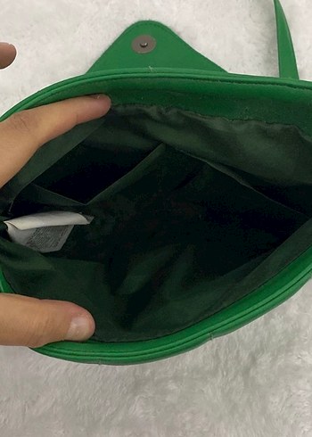 Zincir Detaylı Parlak Yeşil Deri Kadın Çanta - Görsel 3