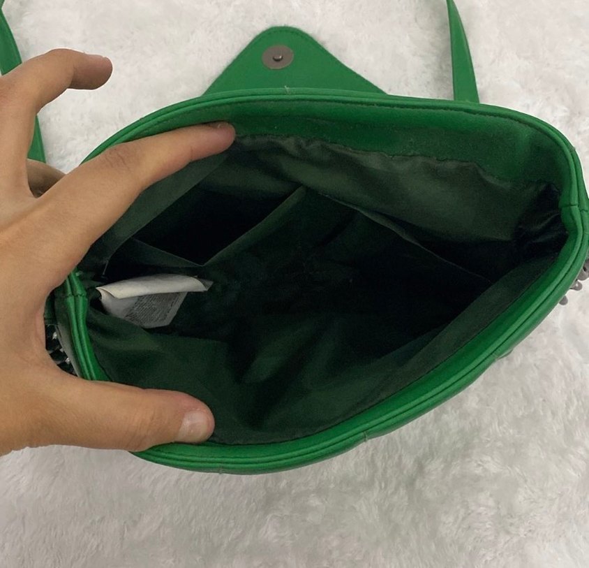 Zincir Detaylı Parlak Yeşil Deri Kadın Çanta - Görsel 3