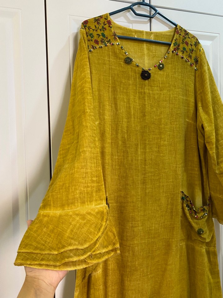 Sarı Nakışlı Uzun Keten Kadın Elbise - Görsel 4