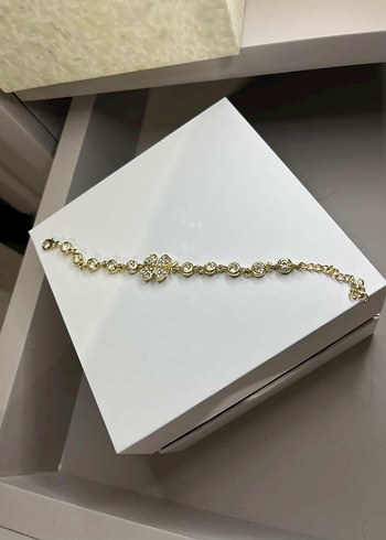 Zarif Zincir Detaylı Altın Renk Bileklik - Görsel 2