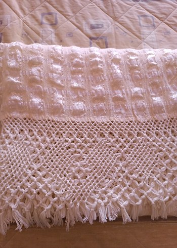 İki tarafı dantelli eskilerden kalma yatak örtüsü/ çarşaf. - Görsel 9