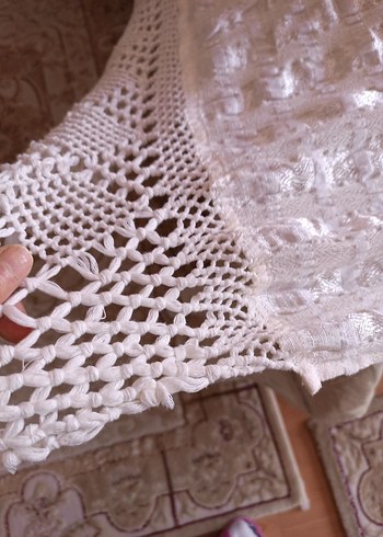 İki tarafı dantelli eskilerden kalma yatak örtüsü/ çarşaf. - Görsel 6