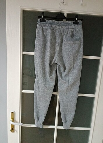 15-16 Yaş Beden Under Armour XS yeni eşofman altı