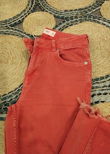 34 Beden kırmızı Renk MANGO FLARE JEAN