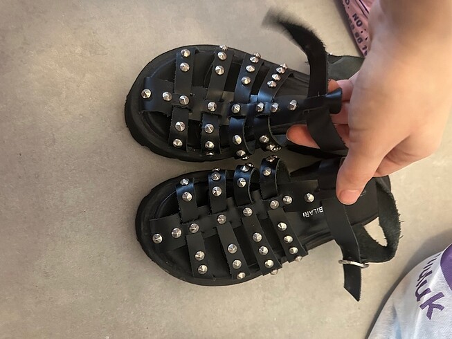 36 Beden Pelin?in ayakkabıları sandalet