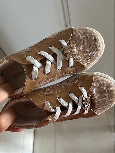26 Beden camel Renk Micheal kors kız çocuk spor ayakkabı