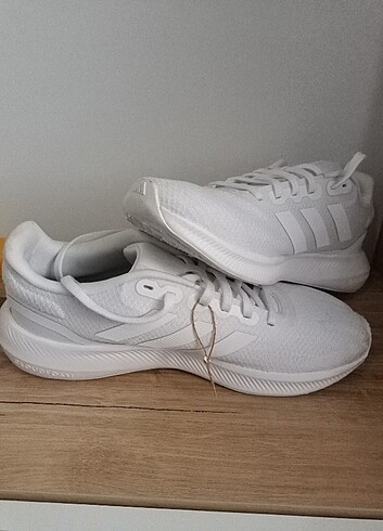 42 Beden Adidas erkek ayakkabı