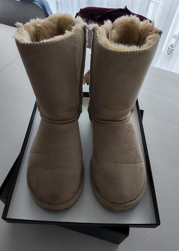 UGG Vizon Süet Kadın Dolgu Topuklu Bot 37 numara - Görsel 3