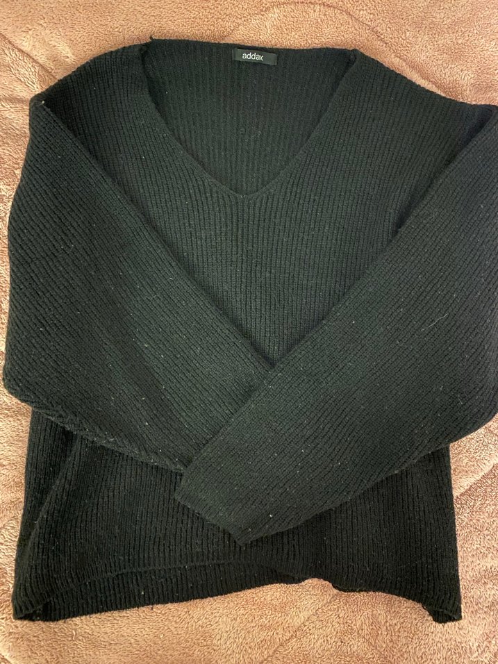 Siyah V Yaka Örgü Kadın Kazak - Görsel 2