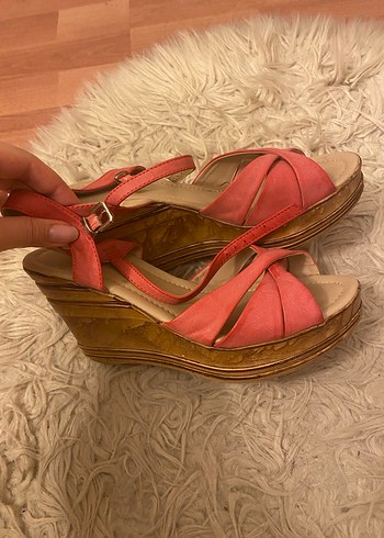 Yavruağzı Süet Dolgu Topuklu Kadın Ayakkabı - Görsel 4