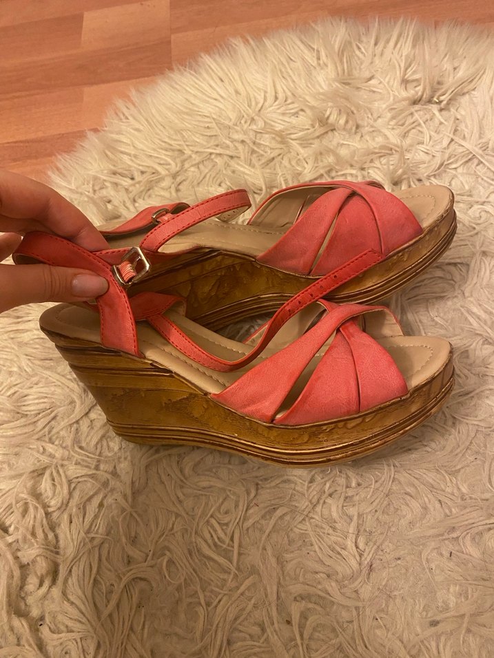 Yavruağzı Süet Dolgu Topuklu Kadın Ayakkabı - Görsel 4