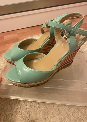 Turkuaz Tokalı Dolgu Topuk Kadın Ayakkabı - Görsel 2