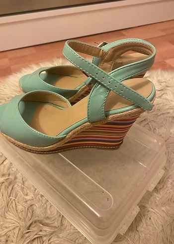 Turkuaz Tokalı Dolgu Topuk Kadın Ayakkabı - Görsel 3