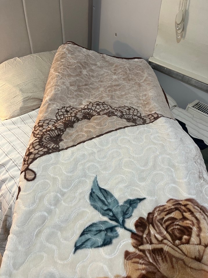 Bej Çiçek Desenli Baskılı çift kişilik battaniye - Görsel 4