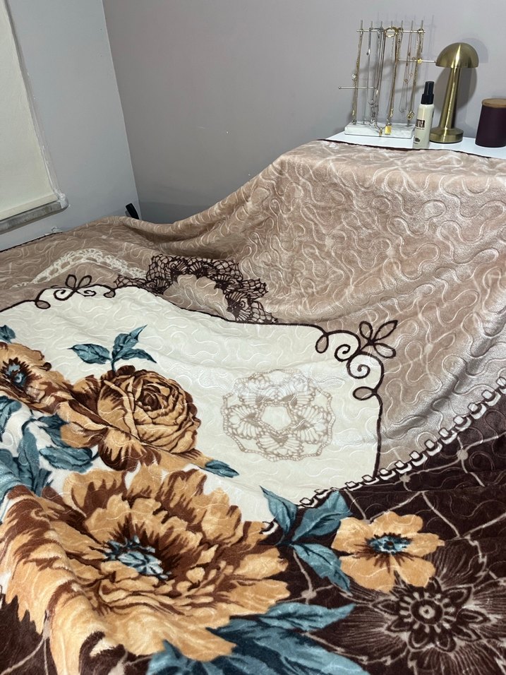 Bej Çiçek Desenli Baskılı çift kişilik battaniye - Görsel 2