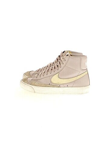Nike Spor Ayakkabı %70 İndirimli.