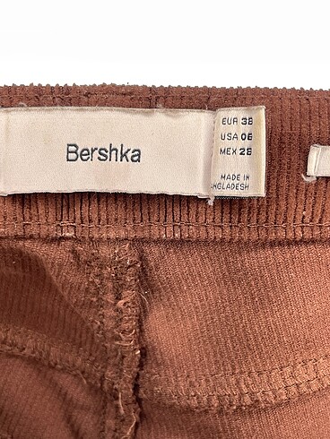 38 Beden kahverengi Renk Bershka Kumaş Pantolon %70 İndirimli.