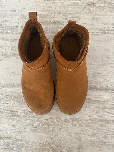 ugg bot