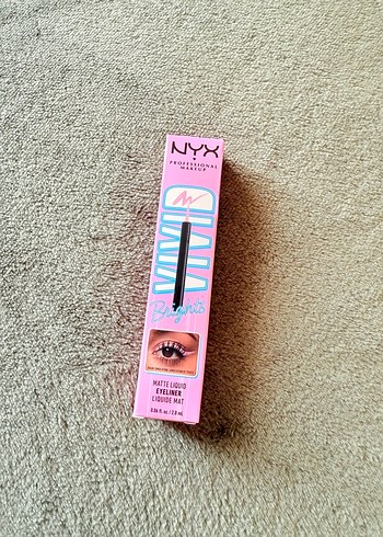 NYX Pembe Likit Eyeliner