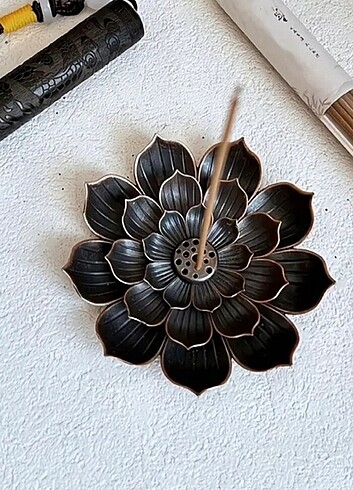 Lotus çiçeği şeklinde tütsü