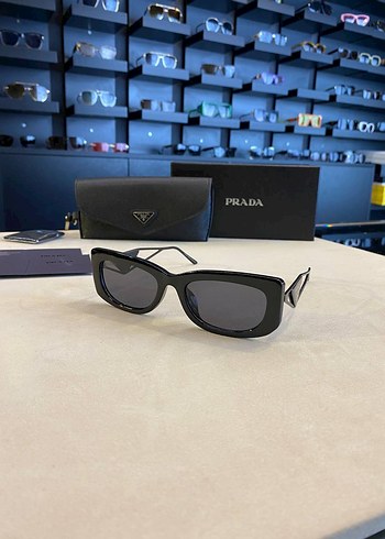 Prada Siyah Parlak Kadın Güneş Gözlüğü