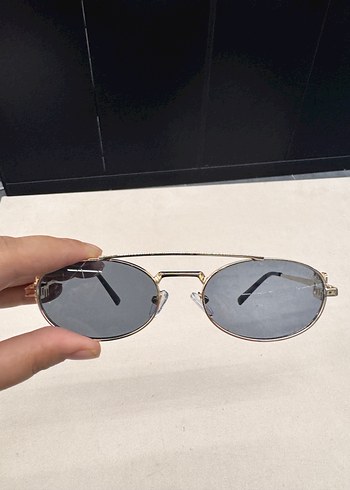 Gri Minimalist Kadın Güneş Gözlüğü