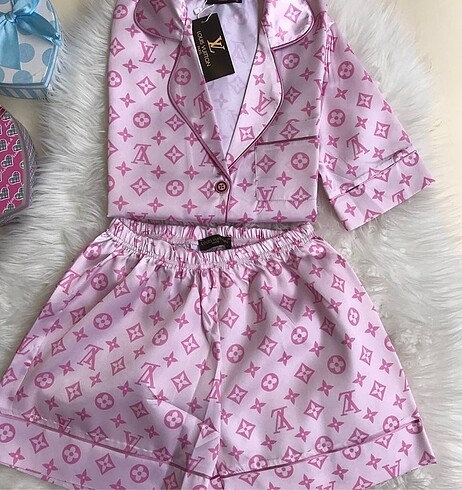 Louis vuitton şortlu takım