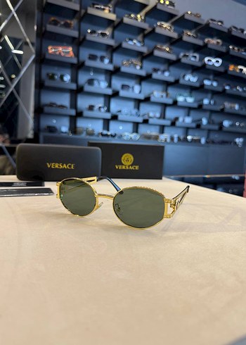 Versace Kadın Altın Zincir Detaylı Güneş Gözlüğü