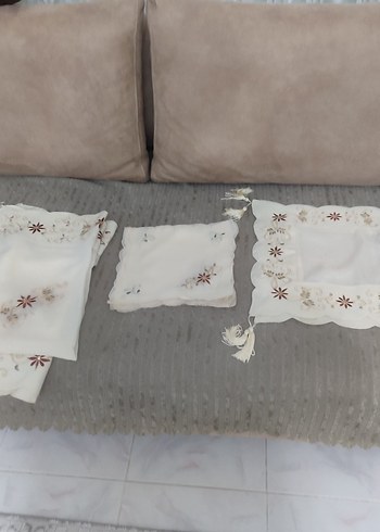 Nakışlı Beyaz Gri Masa Örtüsü - Görsel 3