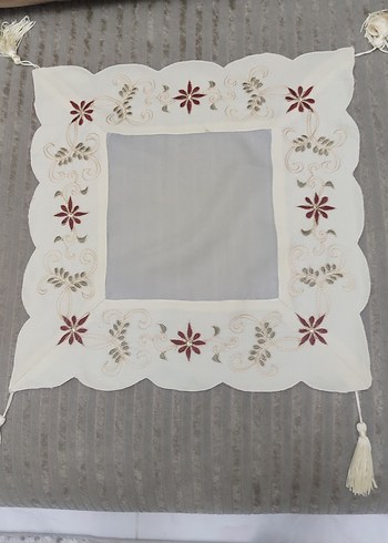 Nakışlı Beyaz Gri Masa Örtüsü - Görsel 4