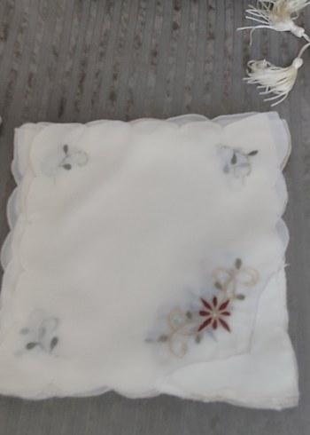 Nakışlı Beyaz Gri Masa Örtüsü - Görsel 5