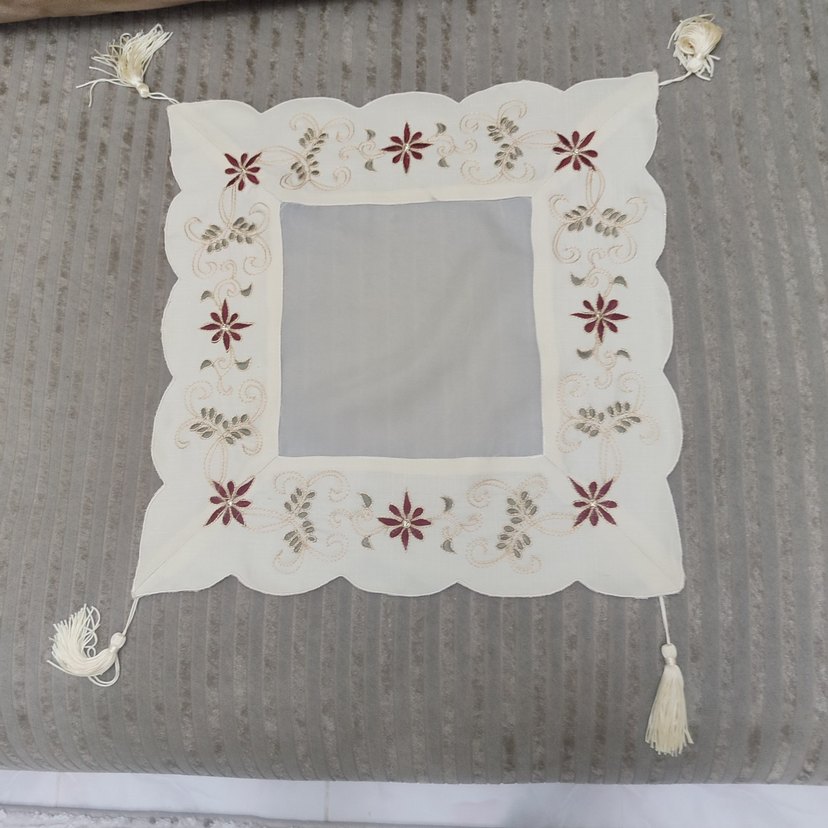 Nakışlı Beyaz Gri Masa Örtüsü - Görsel 4