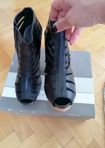 38 Beden siyah Renk Charles&Keith Topuklu Ayakkabı