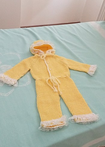 Sarı Kapüşonlu Örgü Bebek Kız Tulumu