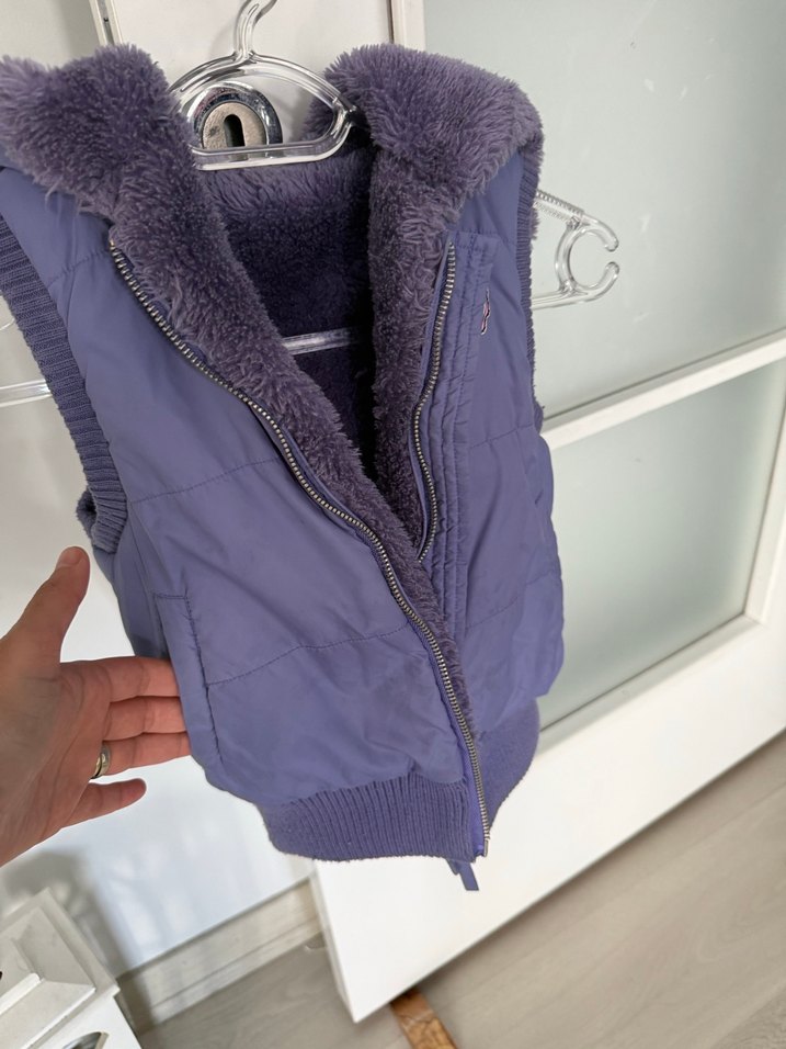 Kız Çocuk Mor Kürklü Yelek - Görsel 3