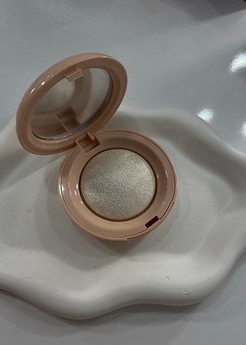 Rare Beauty Highlighter