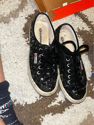 Siyah pullu superga