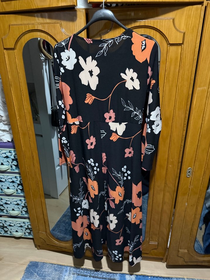 Siyah Çiçek Desenli Uzun Salaş Elbise - Görsel 3