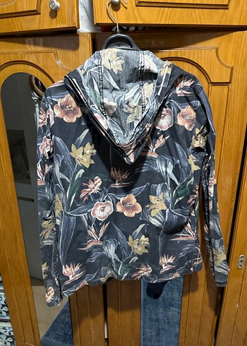 Çiçek Desenli Kapüşonlu Gri Kadın Ceket - Görsel 3