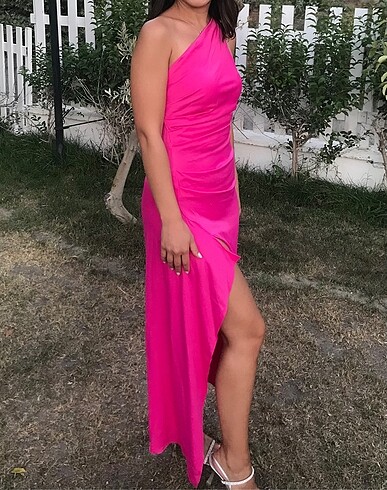 Pembe elbise